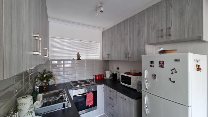 To Let 2 Bedroom Property for Rent in Woodstock Western Cape